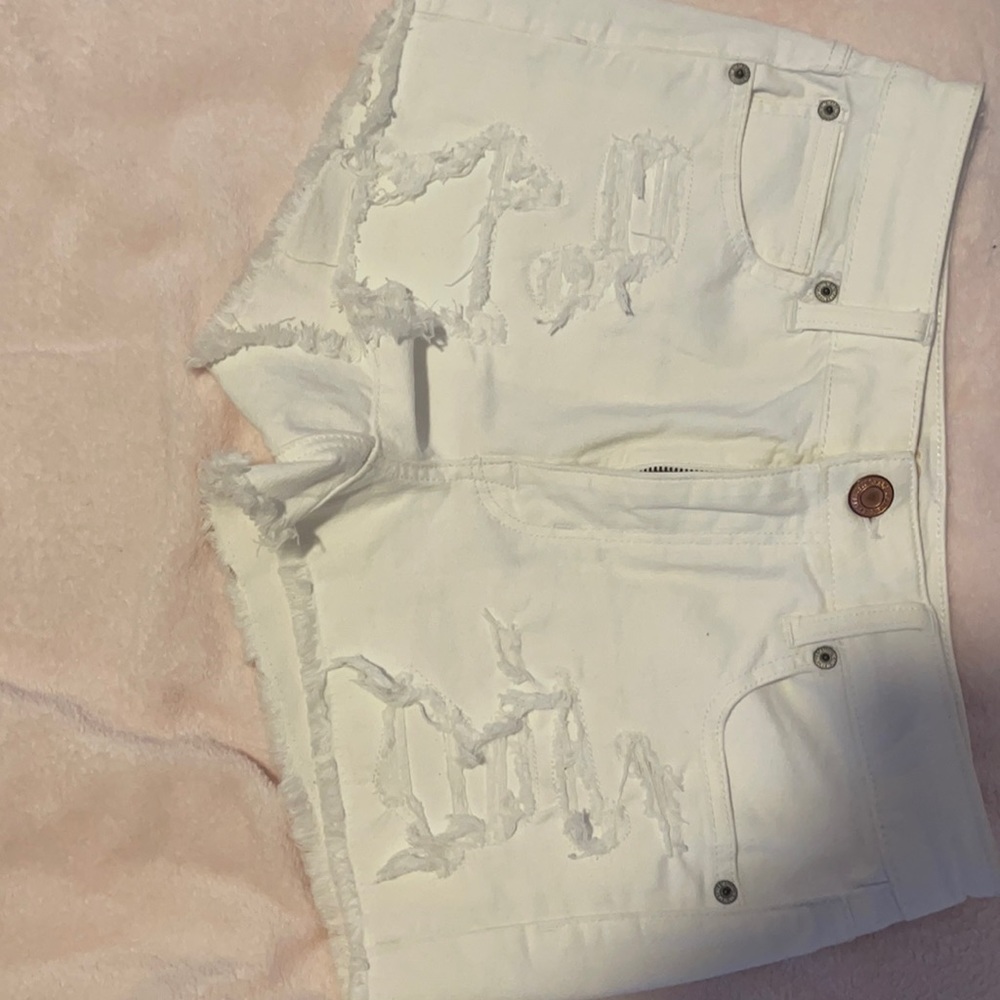 WHITE DEMIN JEAN SHORTS